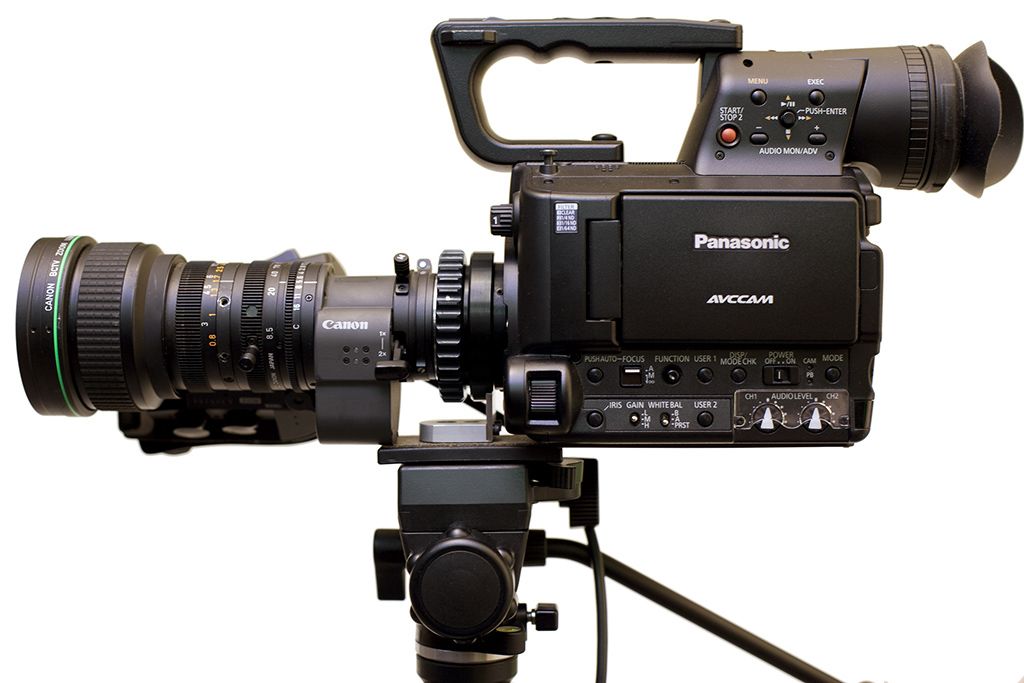 Can I use a power zoom lens with Panasonic AF100? r/videography