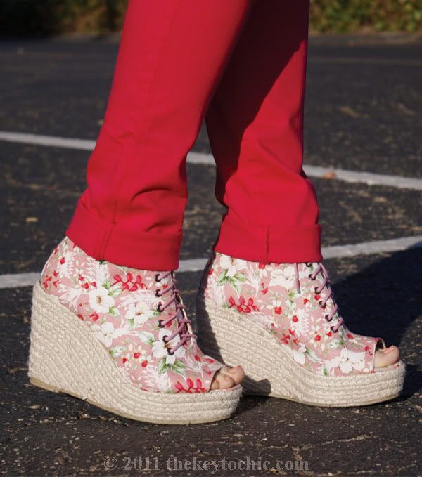 vintage crochet sweater, hot pink jeans, Ego & Greed floral Bowler boots, Aldo quilted handbag, California fashion blog