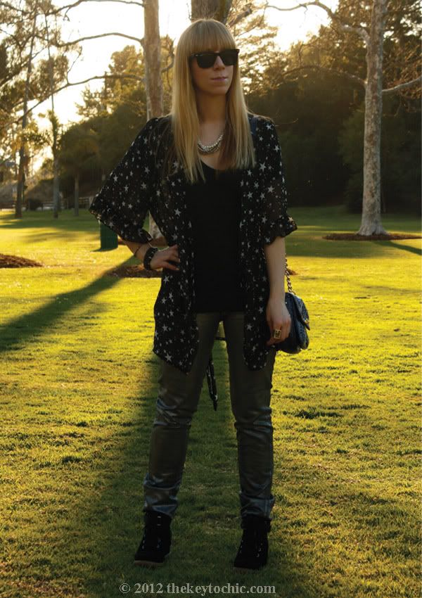 Forever 21 star print robe, H&M silver metallic jeans, Aldo Netz, Los Angeles fashion blog, southern California fashion blog