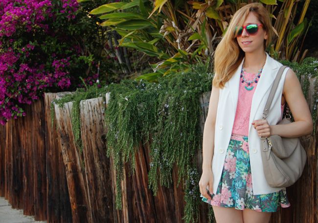 LA fashion blogger The Key To Chic wears an Xhilaration tropical print skirt from Target with a Kate Spade bag and J Crew statement necklace for #TargetTwins