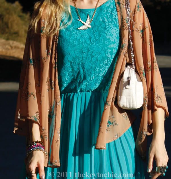 Forever 21 hummingbird kimono, lace dress, Steve Madden Shazzam gold heels, California fashion blog