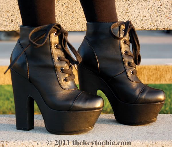 Steve Madden black Collosul boots