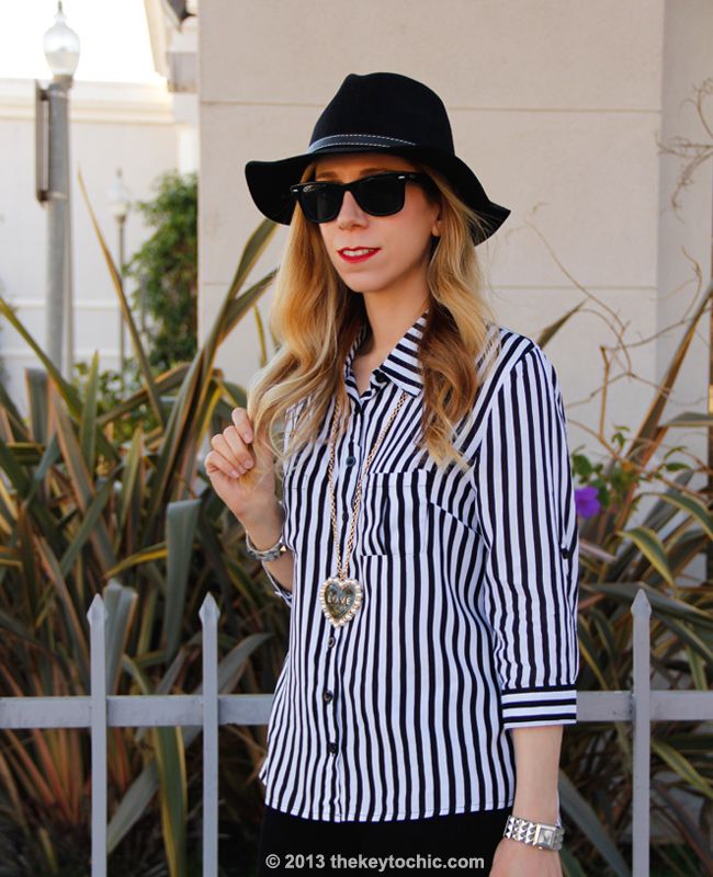 Los Angeles fashion blogger The Key To Chic wears a striped blouse from AMI Clubwear, J Brand skinny jeans, a Boohoo hat, and a Phillip Lim for Target tote bag