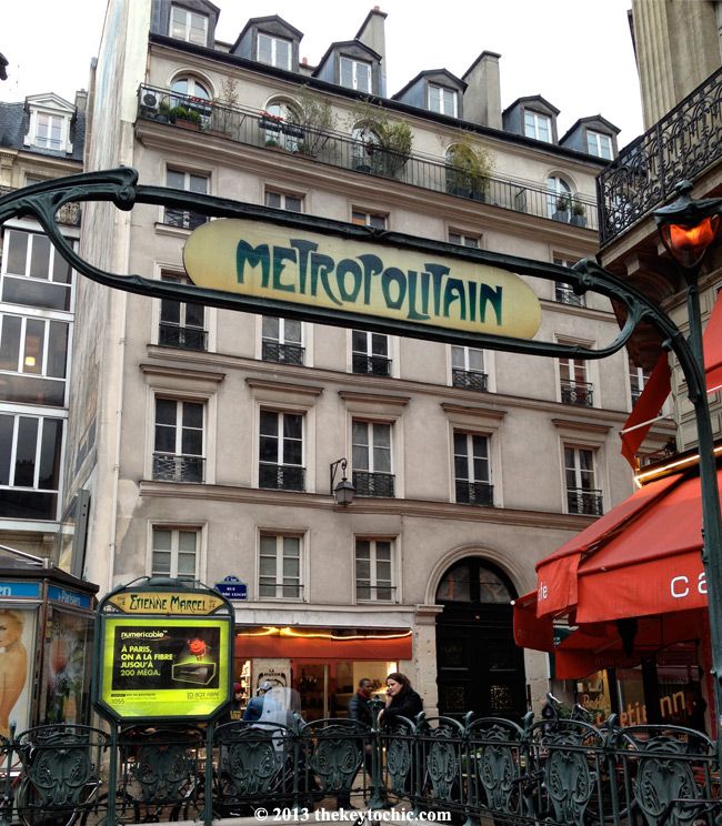 Paris Metro sign