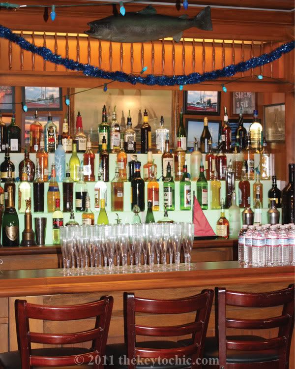 Hart of Dixie wardrobe, Rammer Jammer bar