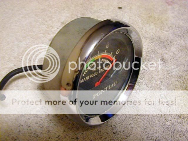 62 63 64 65 66 67 PONTIAC GTO CONSOLE MOUNTED VACUUM GAUGE  